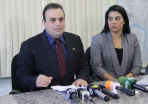 Reni assume prefeitura e anuncia moratória das dívidas herdadas