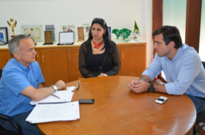 Deputado João Arruda e vereadora Anice Gazzaoui discutem projetos para Foz na Secretaria de Turismo