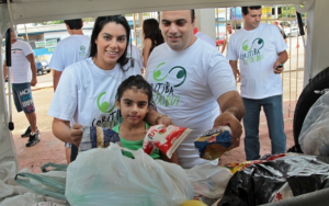 Jogo entre Coritiba X Toledo Arrecada Duas Toneladas de Alimentos