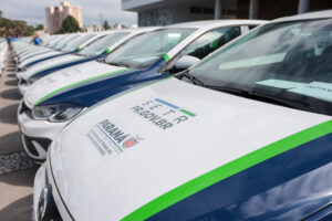 Agência do Trabalhador de Foz do Iguaçu recebe do Governo do Estado novo veículo para reforçar atendimentos